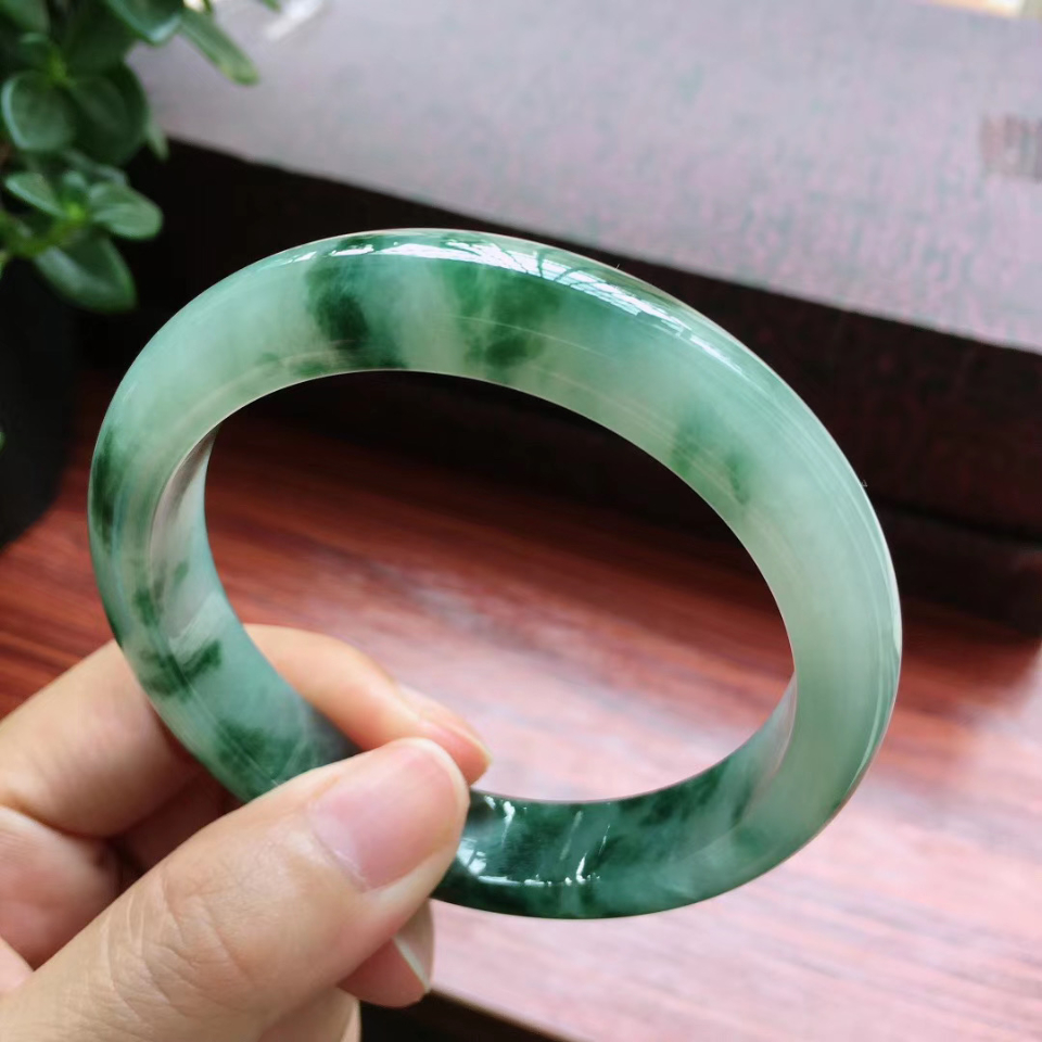 【超值推荐】58圈口飘花宽边手镯