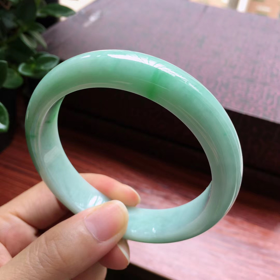 59圈口满绿宽边手镯