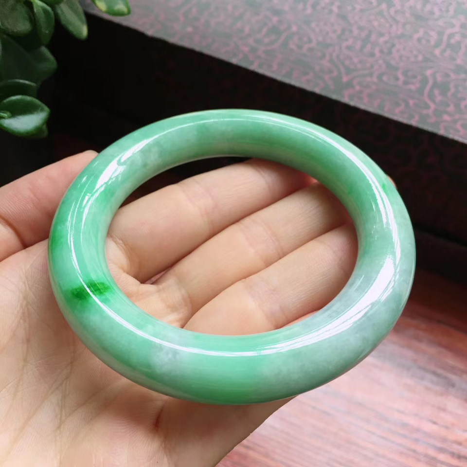 （超值推荐）55圈口满绿圆条手镯