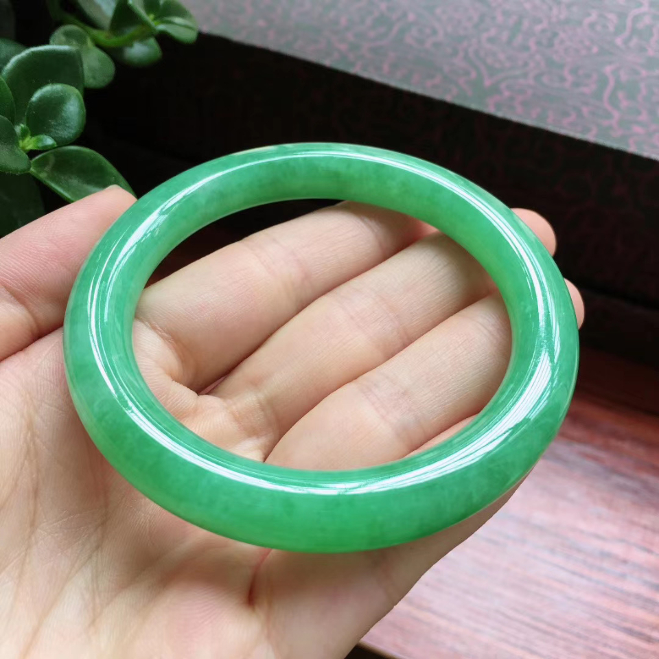 55圈口满绿圆条手镯