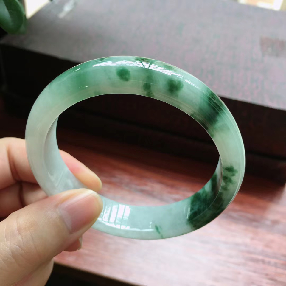 57圈口飘花宽边手镯