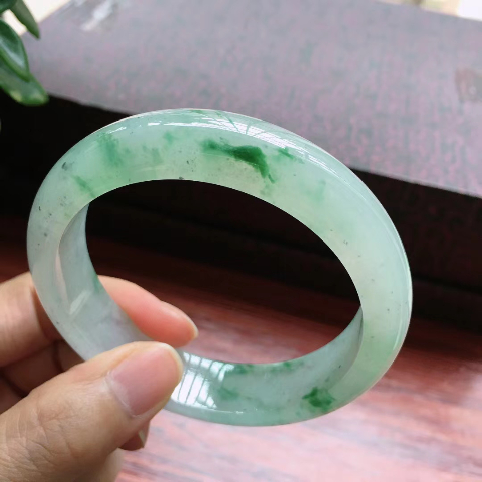 58圈口冰种飘花宽边手镯