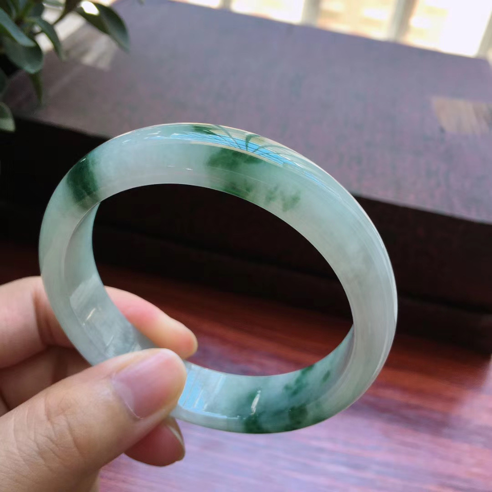 57圈口飘花宽边手镯