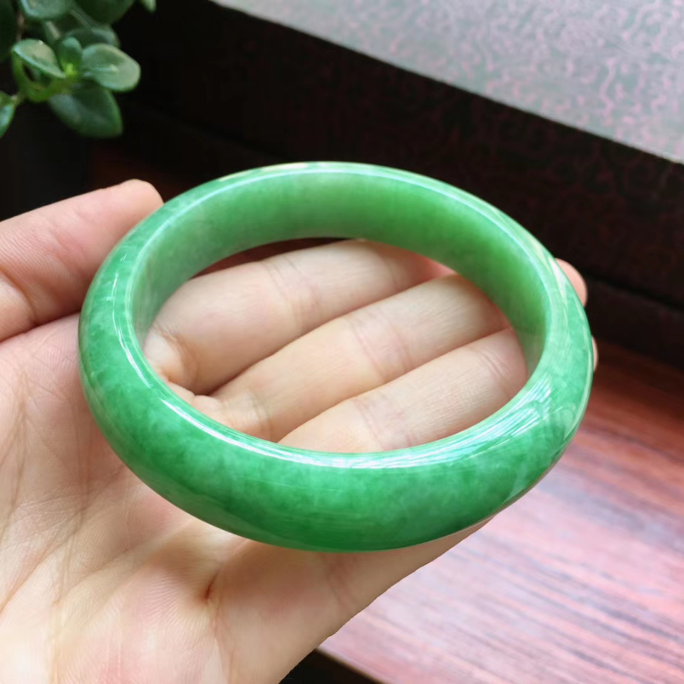 57圈口满绿宽边手镯