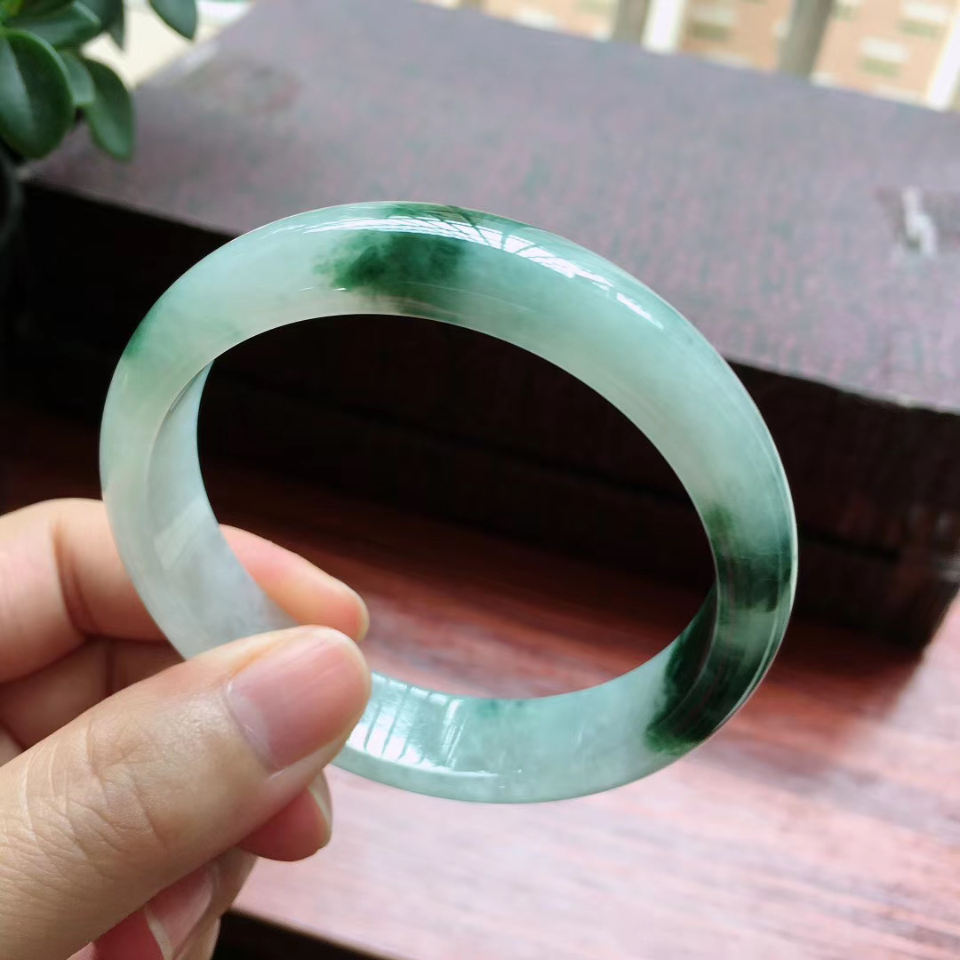 56圈口飘花宽边手镯