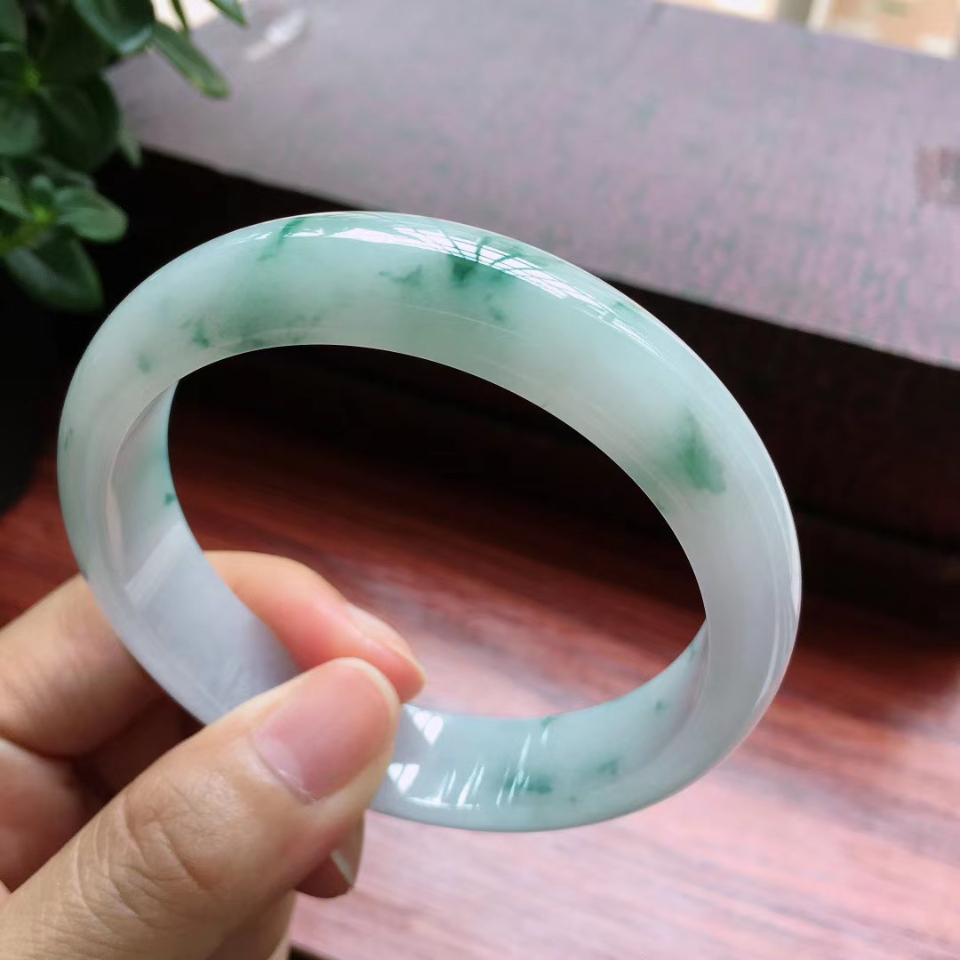 59圈口飘花宽边手镯