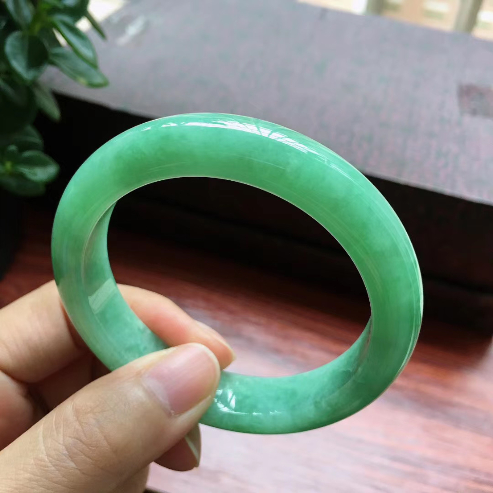 53圈口满绿宽边手镯