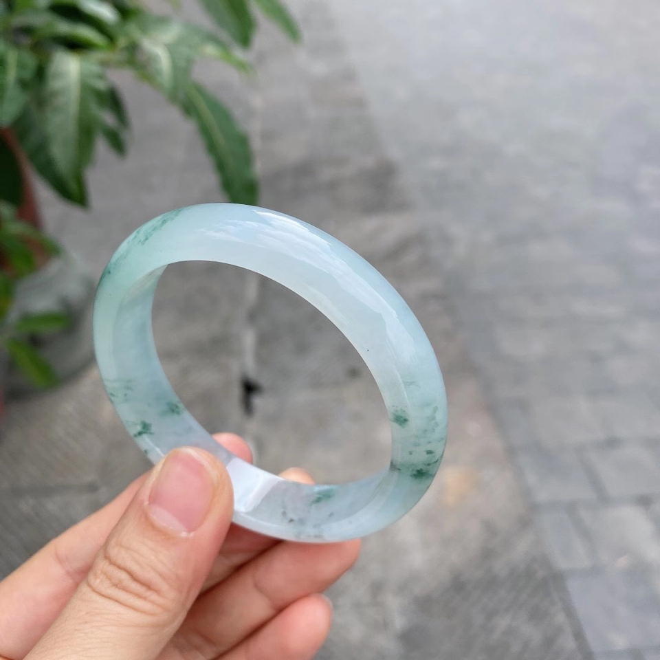 翡翠冰种飘花正圈手镯55mm