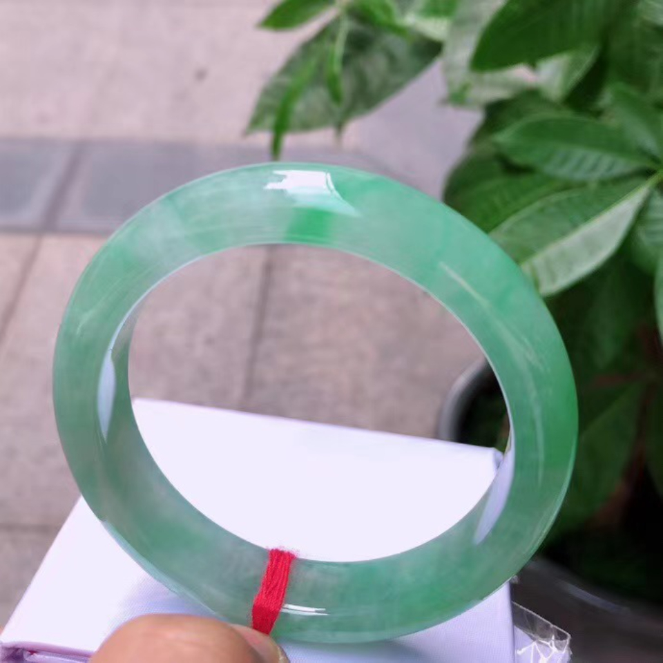 冰种飘阳绿正圈手镯