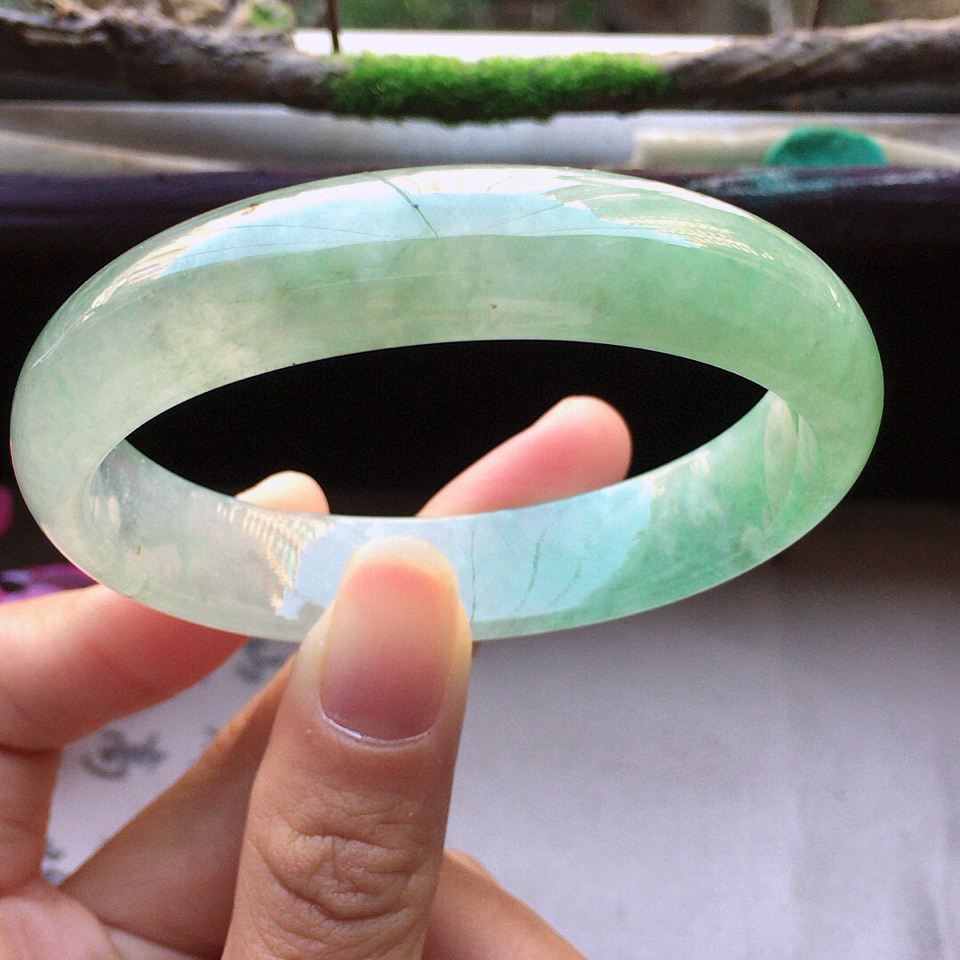 翡翠冰种带绿贵妃手镯54mm