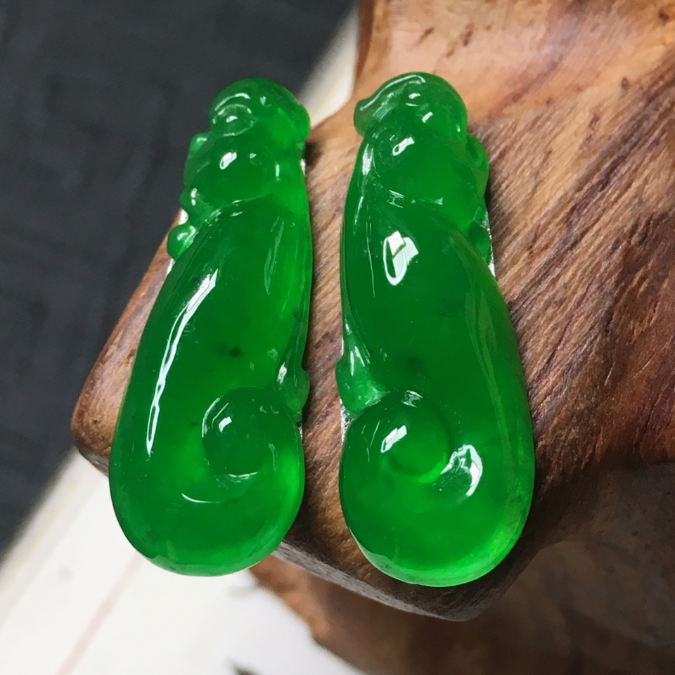 冰种阳绿仿古兽一对