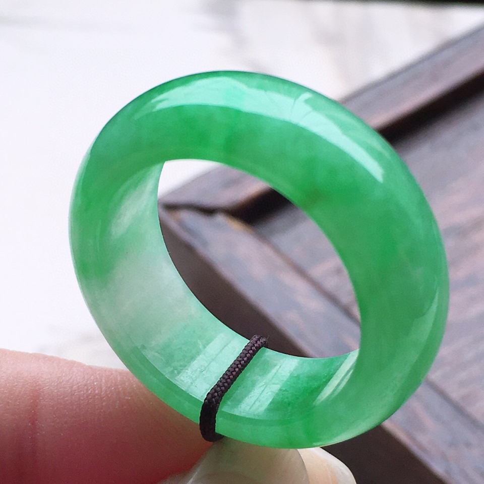 翡翠细糯种带绿指环20mm