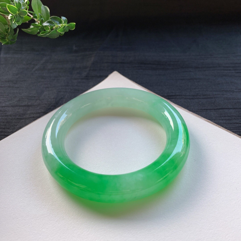 冰种阳绿圆条手镯57mm