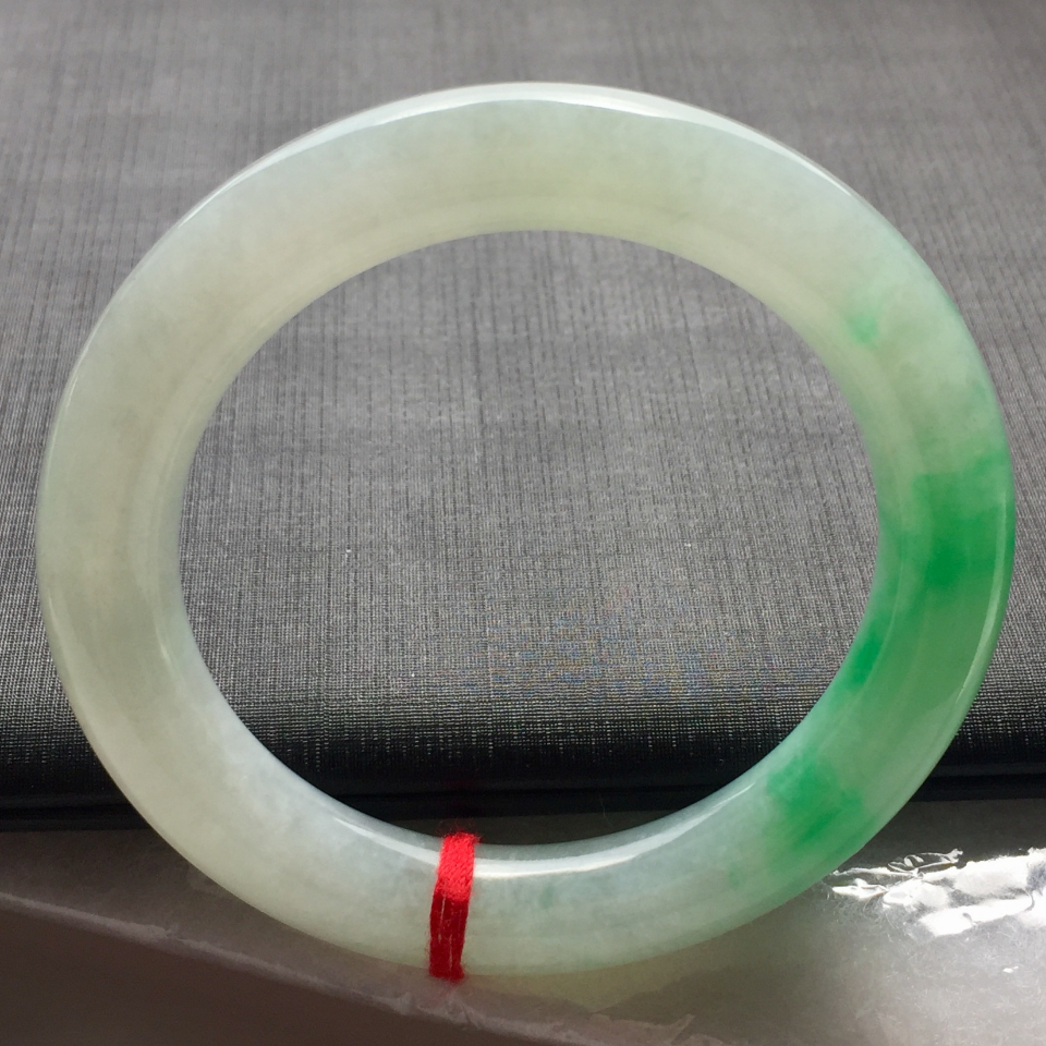 冰种飘绿圆条翡翠手镯（52.5mm）