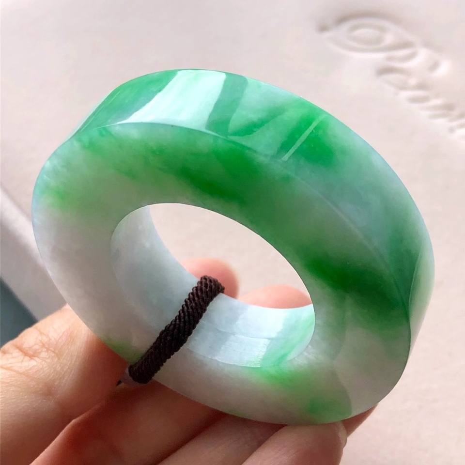 阳绿春底翡翠大气平安环
