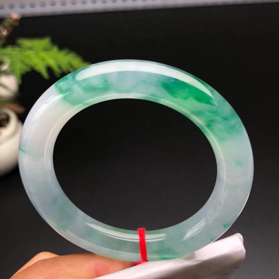 冰种飘绿花圆条手镯（57mm）翡翠