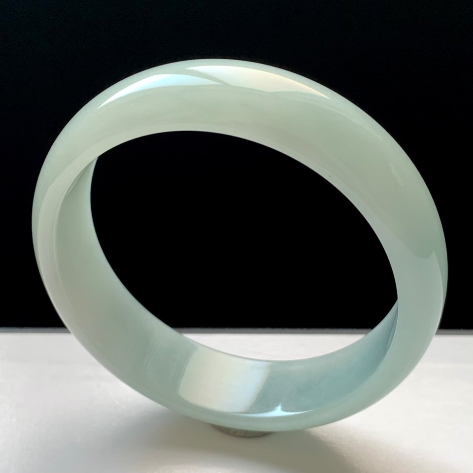 【超值推荐】糯冰种淡晴水翡翠手镯（57.6mm）