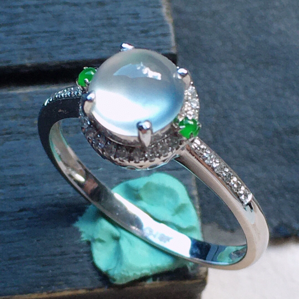 戒指，翡翠18k金伴钻镶嵌冰种蛋面戒指16mm