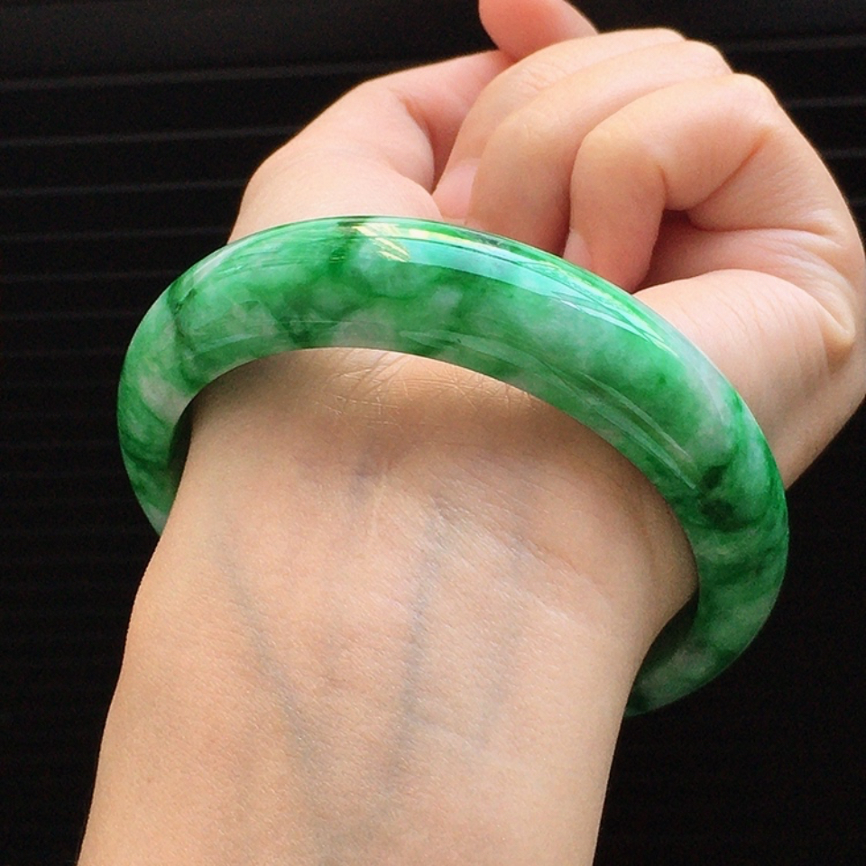 天然翡翠细糯种飘阳绿宽边手镯569mm