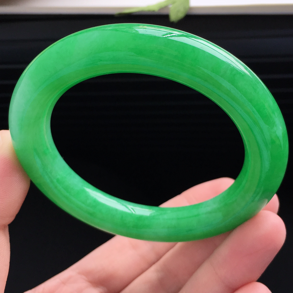天然翡翠细糯种满阳绿圆条手镯（53.5mm）