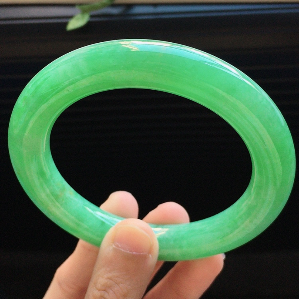 天然翡翠细糯种满绿圆条手镯（56.2mm）