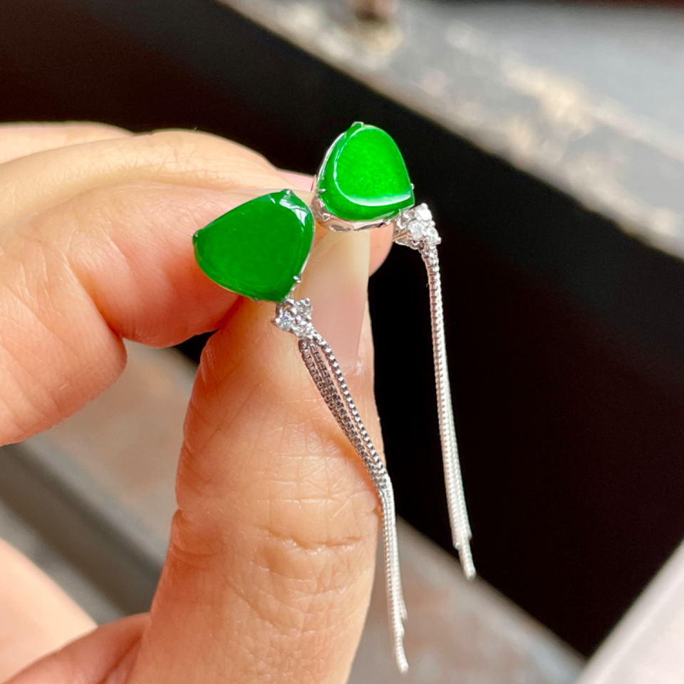 冰种阳绿翡翠耳环