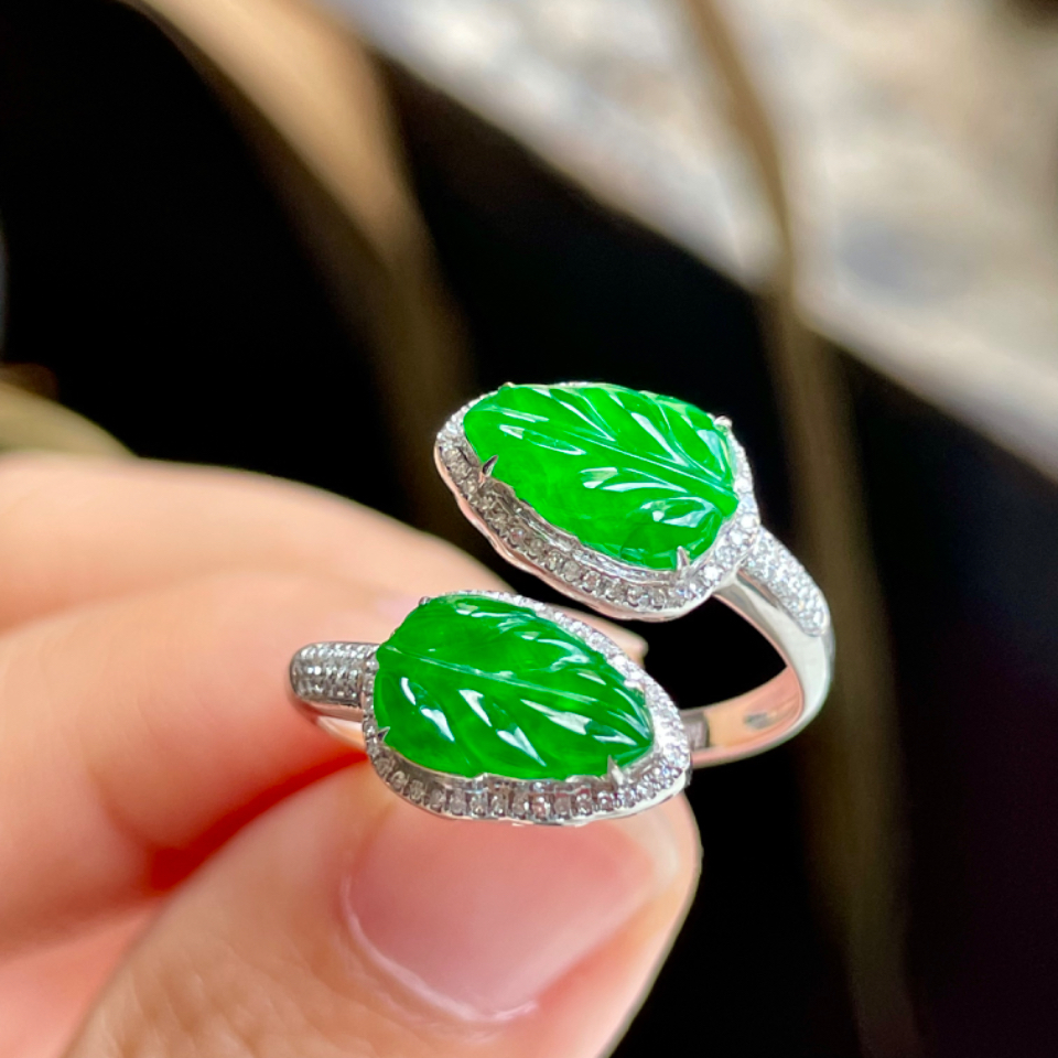 冰种阳绿翡翠戒指
