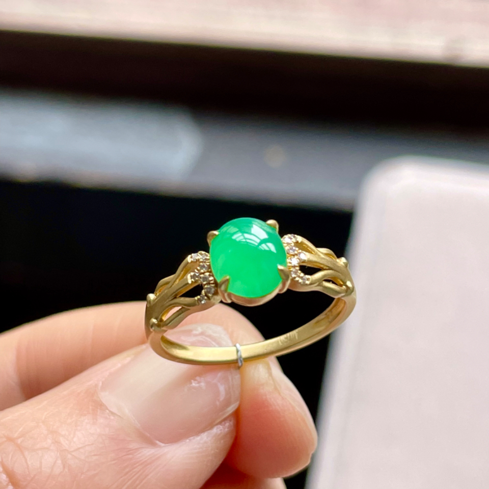 甜绿翡翠戒指