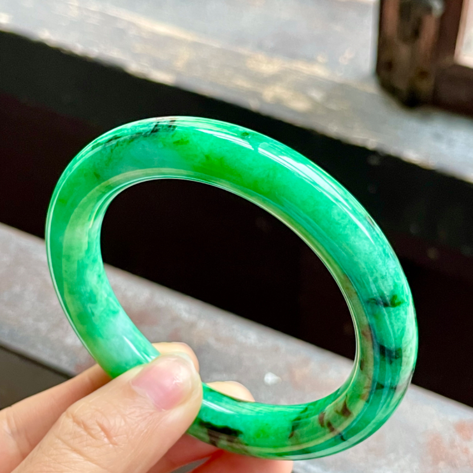 糯冰种阳绿圆条翡翠手镯（54.1mm）