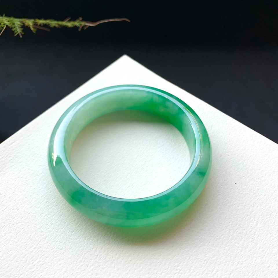 冰阳绿翡翠平安镯（55.5mm）