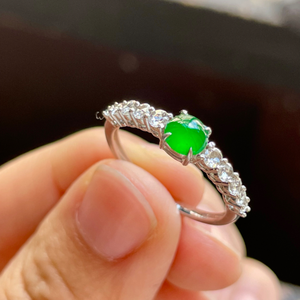 （超值推薦）冰種陽綠鑲金伴鉆翡翠戒指