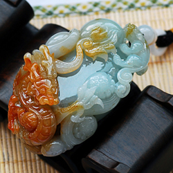 黄翡龙把玩