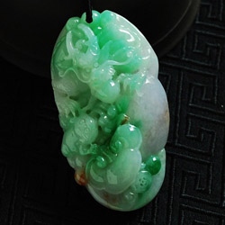 糯冰种三彩缅甸翡翠龙挂件