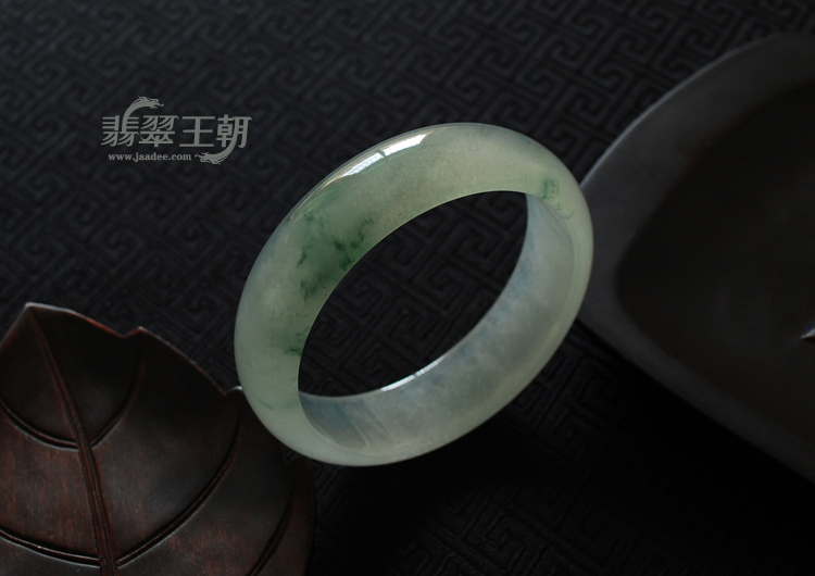 冰种飘花缅甸翡翠手镯（60.3）