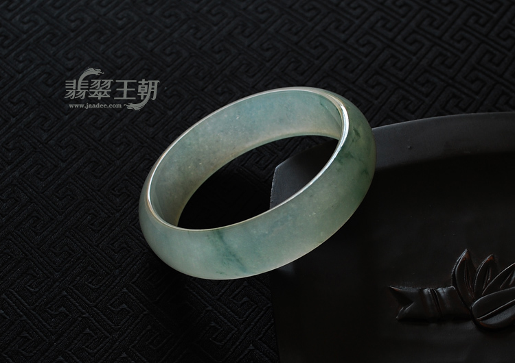 冰种飘花缅甸翡翠手镯（60.3）