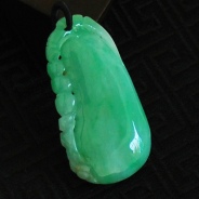 糯冰种豆绿缅甸翡翠福瓜挂件