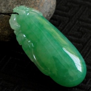 糯冰种翠色缅甸翡翠福瓜挂件