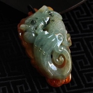 糯冰种红翡蓝水缅甸翡翠蝙蝠龙挂件
