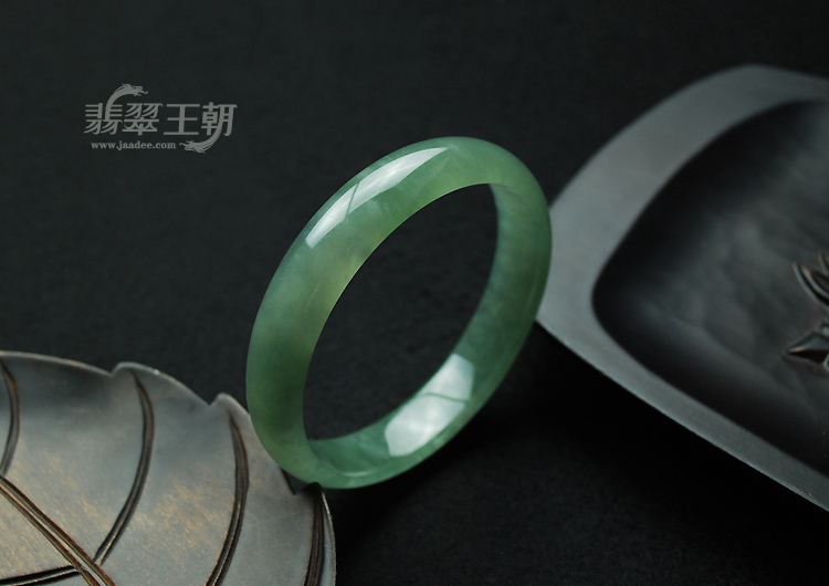 冰种蓝晴水缅甸翡翠手镯（57.6）
