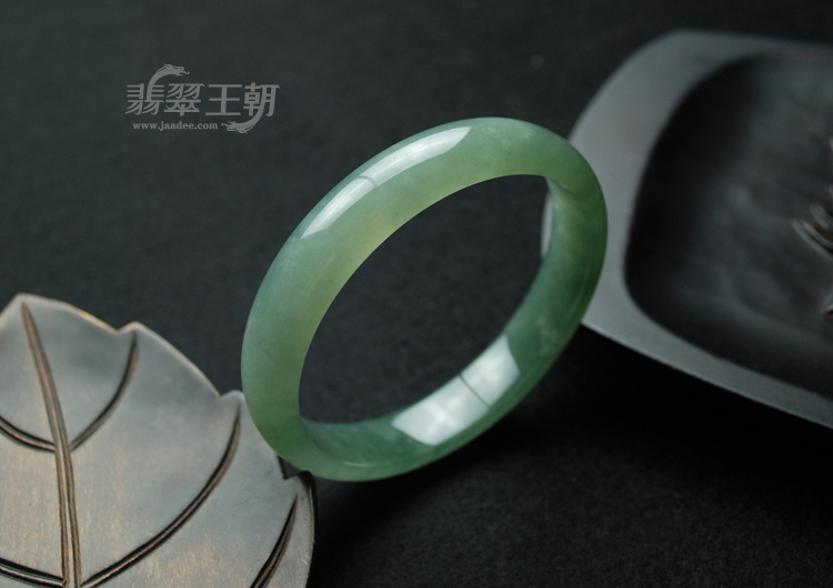 冰种蓝晴水缅甸翡翠手镯