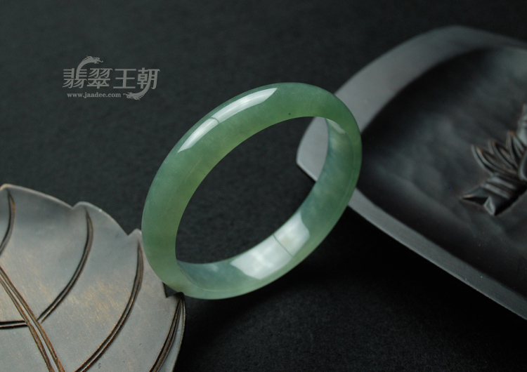 冰种蓝晴水缅甸翡翠手镯