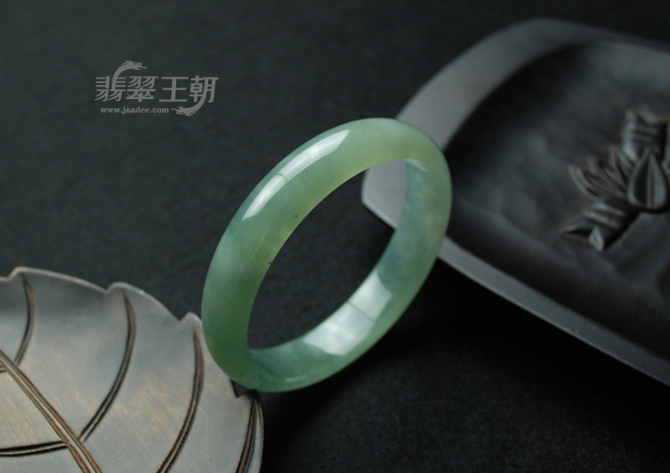 冰种蓝晴水缅甸翡翠手镯