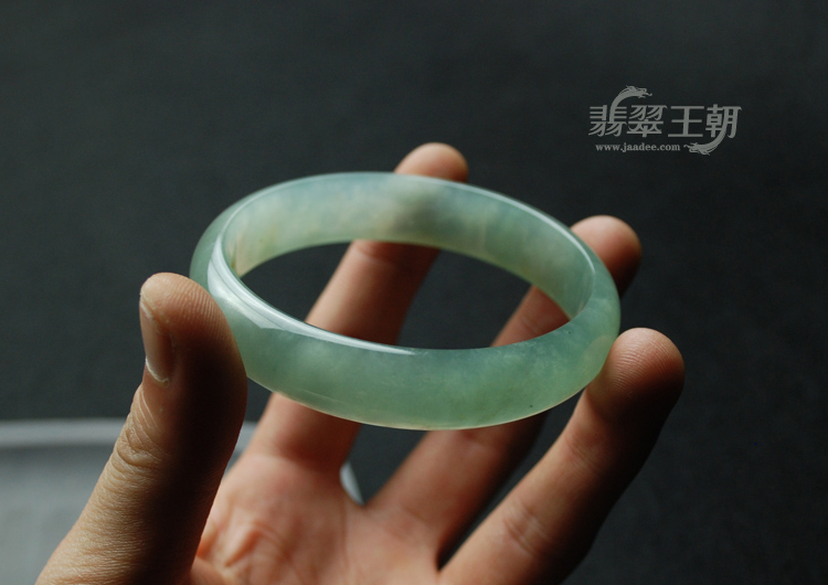 冰种蓝晴水缅甸翡翠手镯