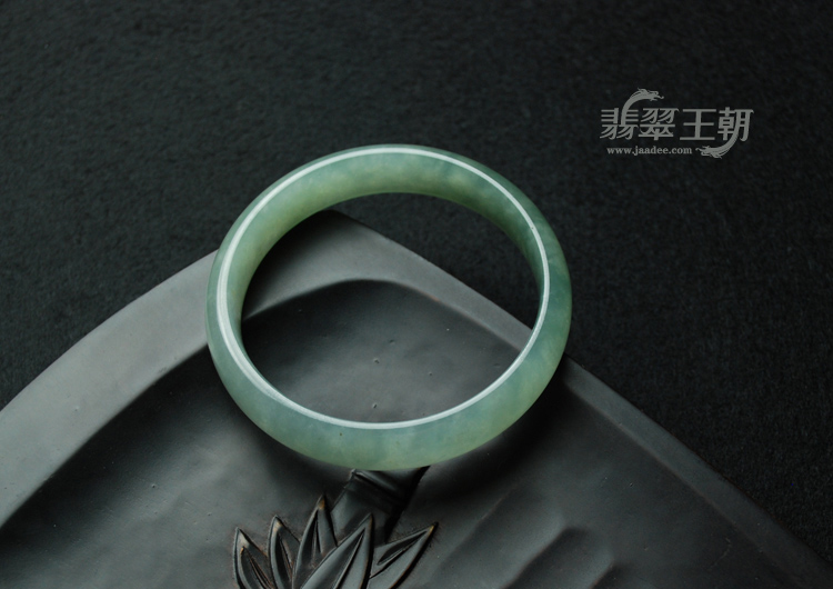 冰种蓝晴水缅甸翡翠手镯