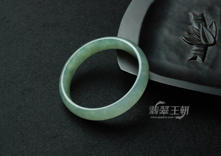 冰种蓝晴水缅甸翡翠手镯