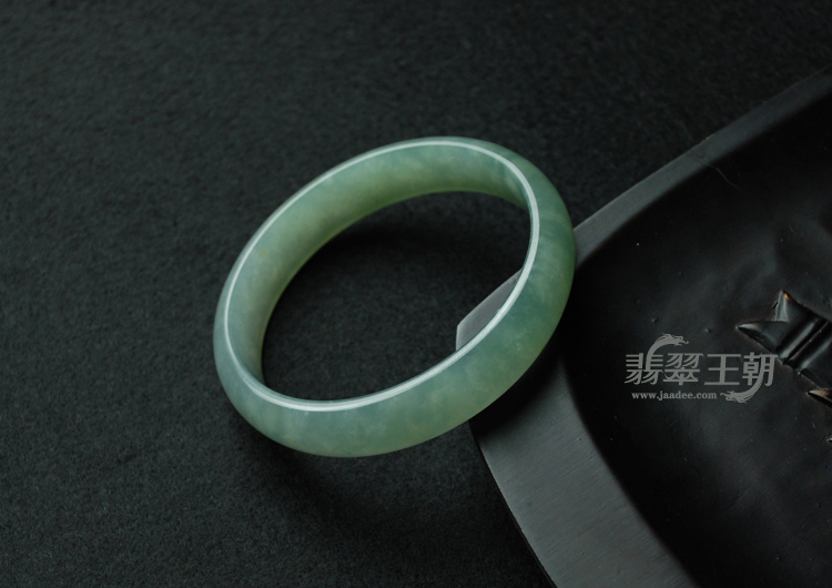 冰种蓝晴水缅甸翡翠手镯