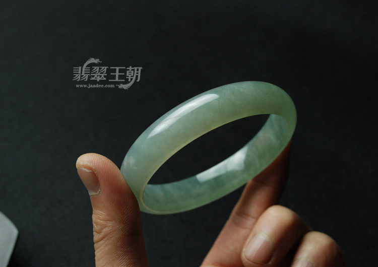 冰种蓝晴水缅甸翡翠手镯