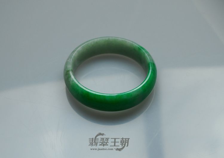 细糯种翠色缅甸翡翠手镯（53.5）