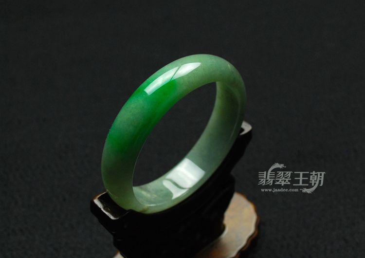 细糯种飘翠缅甸翡翠手镯（55.3）