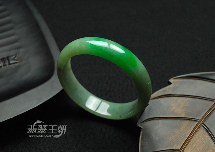 细糯种飘翠缅甸翡翠手镯（55.3）